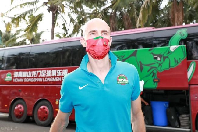 第38分钟，马丁内利左路接直塞球推到底线小角度打门被扑出，第二点哈弗茨补射被防守球员挡出。